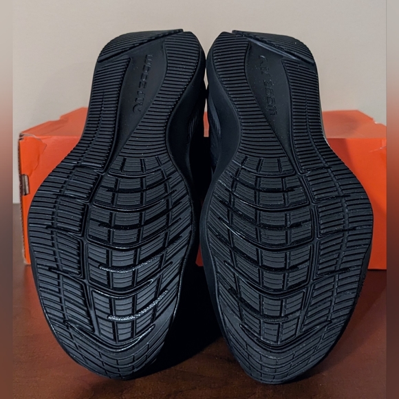 Nike Zoom WinFlo 7 Women's Size 10 Black New Athletic Running Shoes - Picture 5 of 12